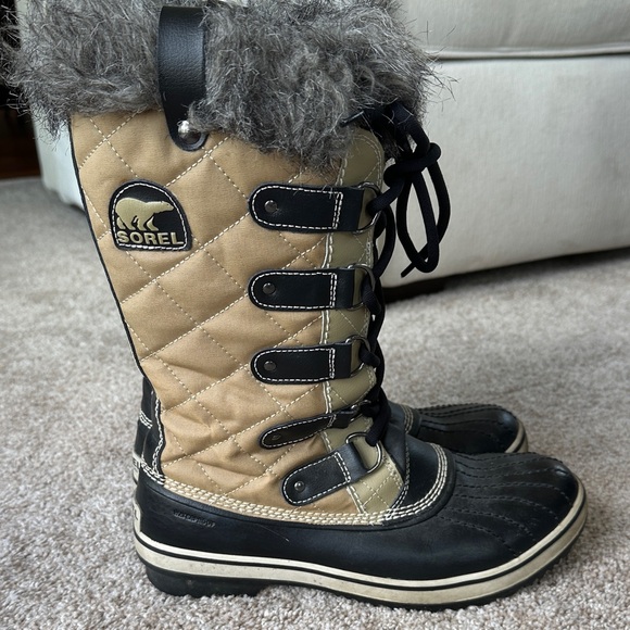 Sorel Shoes - Sorel Quilted Tan and Black Fur-Trim Boots-size 8.5